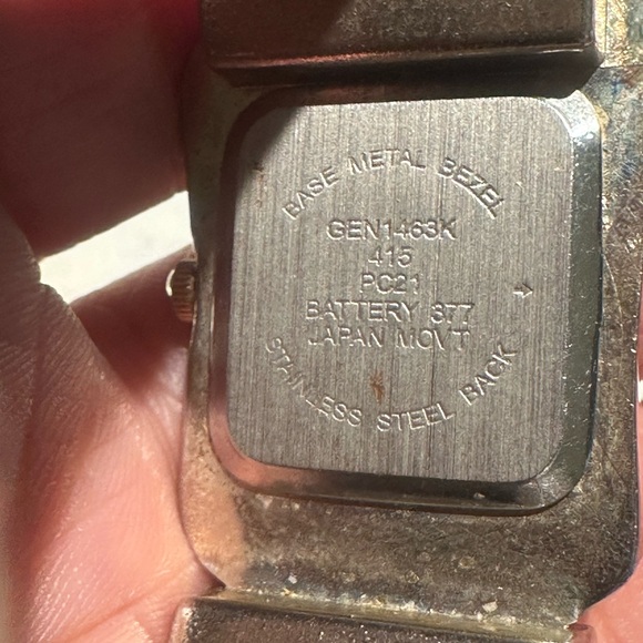 Vintage Y2K "Belt Buckle" Bangle Watch – Animal Print/Leopard/Cheetah - Picture 6 of 10